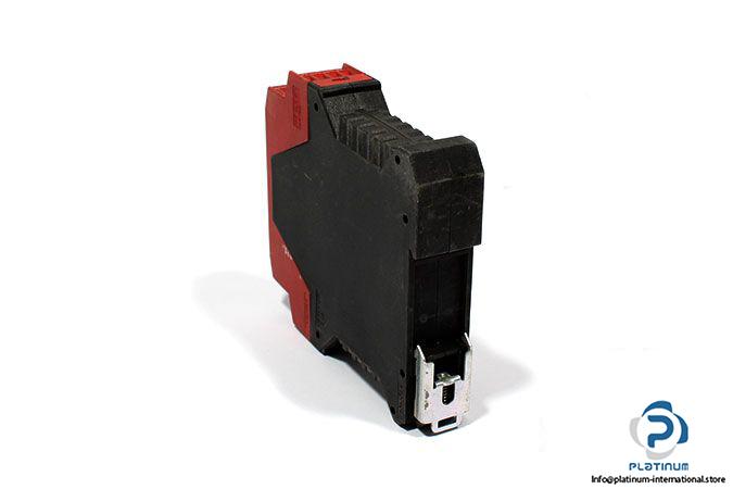 schneider-xpsabv1133p-safety-relay-1