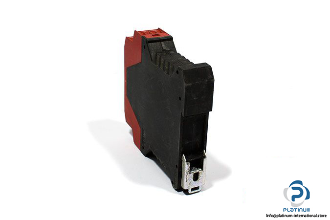 schneider-xpsaf5130p-safety-relay-1