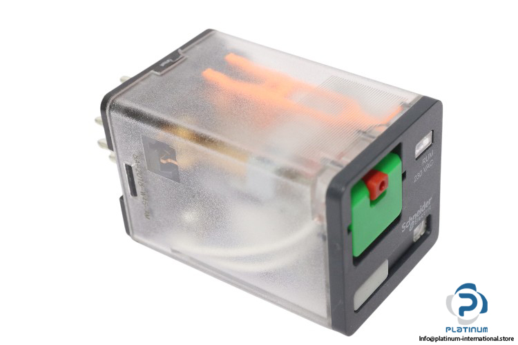 schneider-RUMC32P7-universal-plug-in-relay-new-1