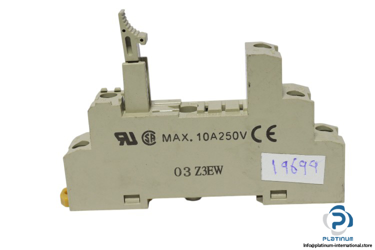 omron-03-Z3EW-relay-socket-(new)-1