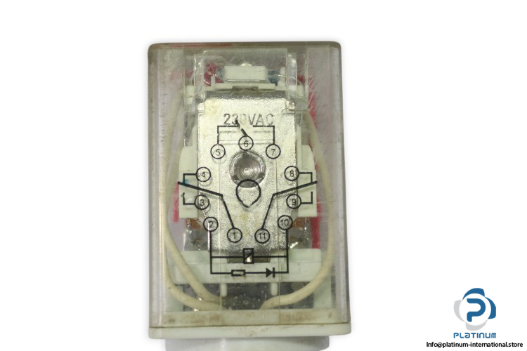 carlo-gavazzi-RCP11003-230VAC-plug-in-relay-(Used)-2