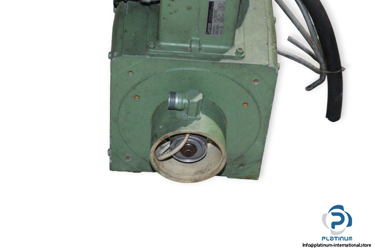 lenze-GFQURS112-22-dc-motor-used-3