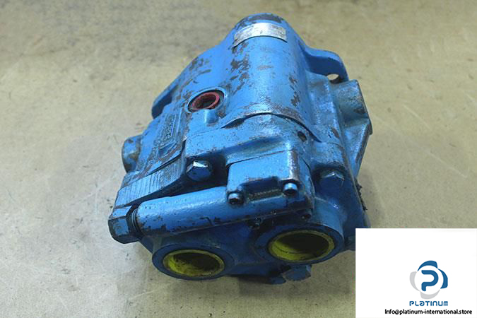 vickers-pvb29-rs-20-cm-11-axial-piston-pump-variable-displacement4_675x450