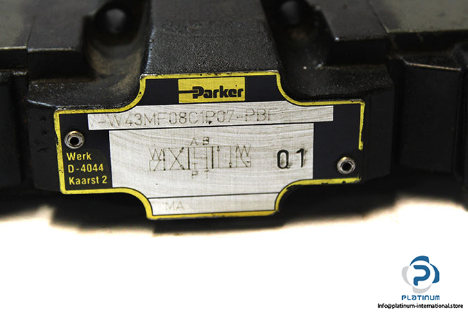 parker-v-w43mf08c1p07-pbf-directional-control-valve-1