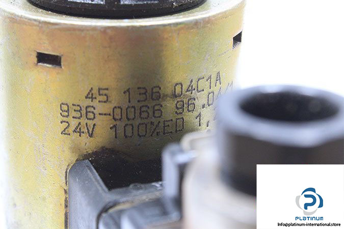 luvra-rpe3-062c51_02400-1-solenoid-operated-directional-valve-2