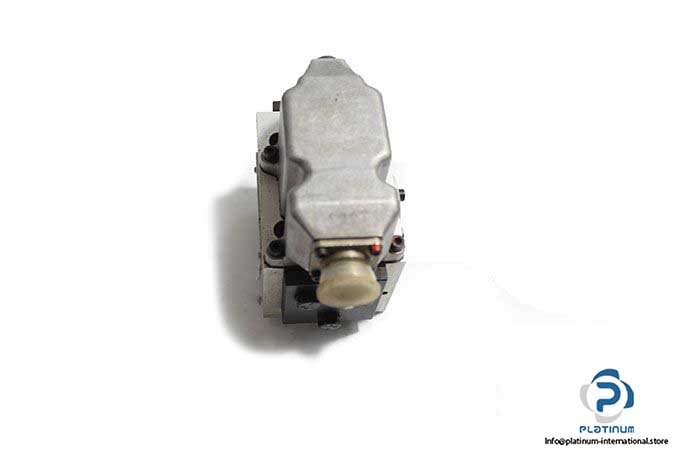 moog-d631-271c-servo-control-valve-3