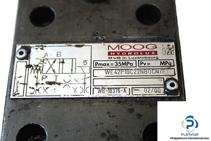 moog-hydrolux-we42p10c22nb0cn_f-directional-control-valve-1