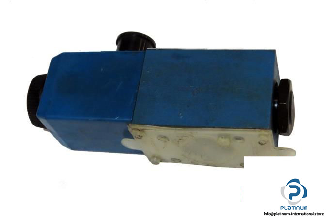 vickers-dg4v-3-6b-m-u-h7-60-solenoid-operated-directional-valves4_675x450