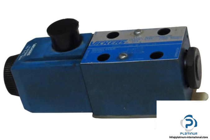 vickers-dg4v-3-6b-m-u-h7-60-solenoid-operated-directional-valves5_675x450