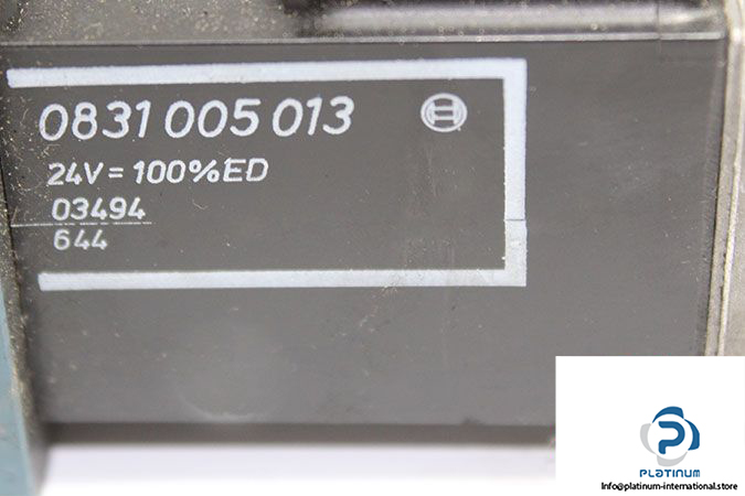 bosch-0-810-090-106-solenoid-operated-directional-valve-1