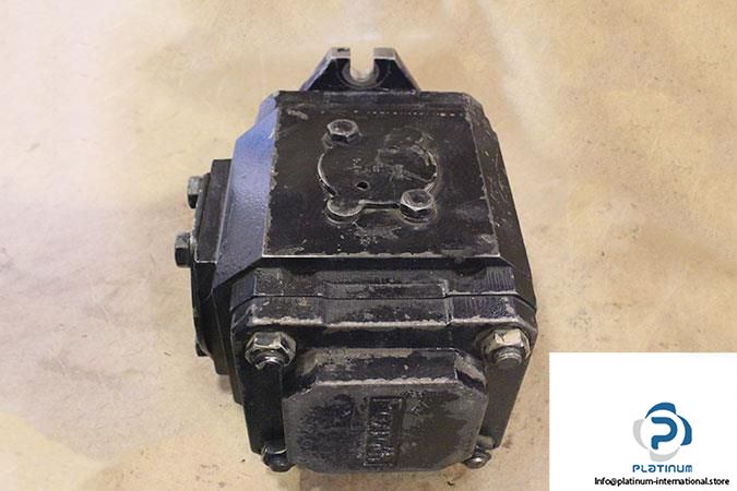 rexroth-r900086522-internal-gear-pump-fixed-displacement4_675x450