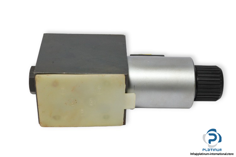 syd-DG4V-5-0B-M-U-H-20-solenoid-operated-directional-valve-new-4