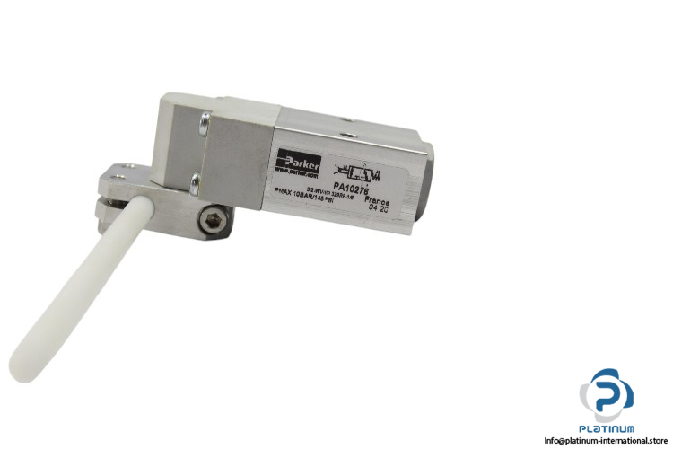 parker-K9-329RF-1_8-directional-control-valve-with-pivoted-lever-(New)-1