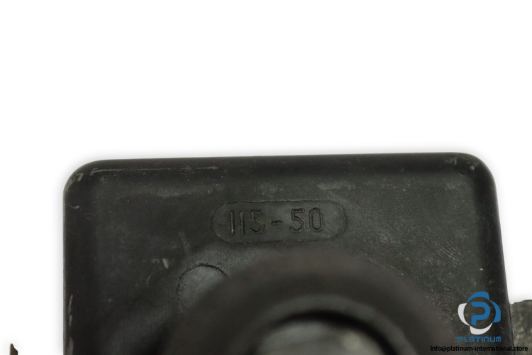 abex-denison-3D02-34-111-01-01-00A1-06327-solenoid-operated-directional-valve-used-2