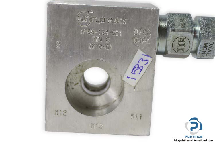 sun-hydraulics-A906-12M-G01-solenoid-operated-directional-poppet-valve-used-1