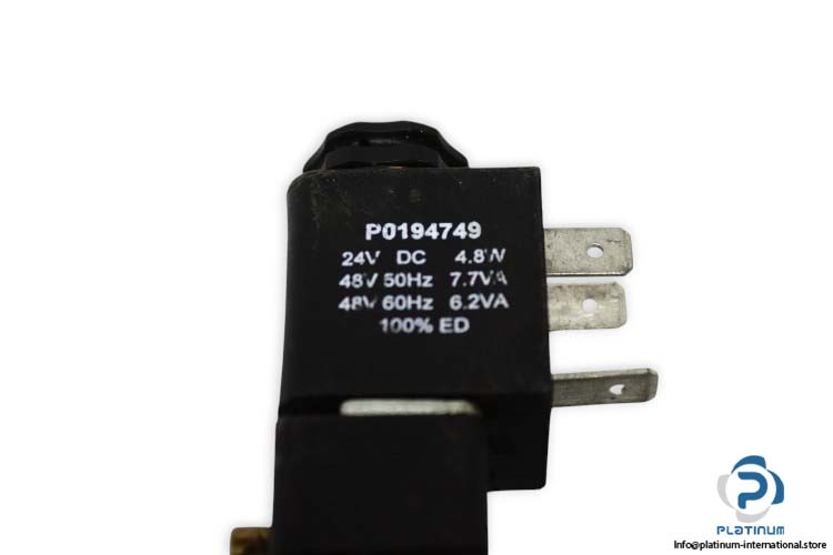 parker-P2LAX511EENDDB49-solenoid-operated-directional-control-valve-used-1
