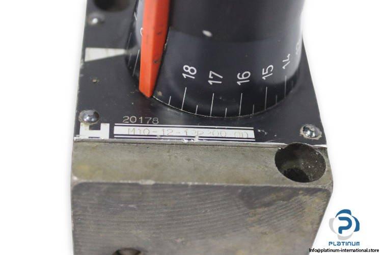 M10-12-12P300-0D-pressure-compensated-flow-control-valve-(used)-1