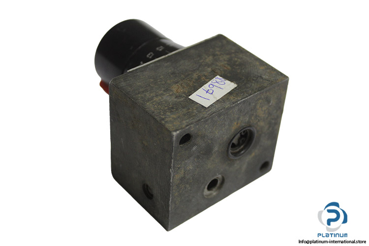 M10-12-12P300-0D-pressure-compensated-flow-control-valve-(used)-2