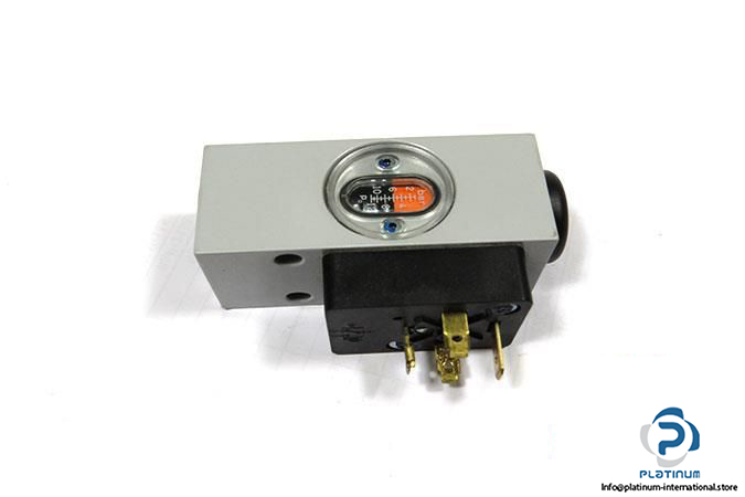 festo-161760-pressure-switch4_675x450