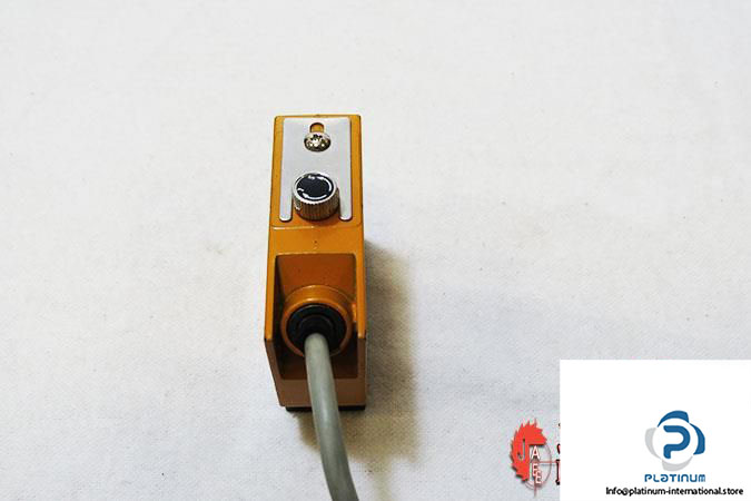 omron-e3s-ls10xb4-photoelectric-sensor-4_675x450