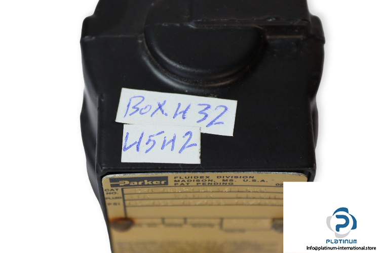 parker-04F48S2106A3FEC80-pneumatic-piston-piloted-solenoid-valve-used-2