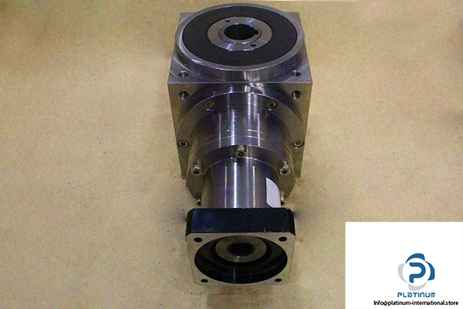 apex-at170fh-151-spiral-bevel-gearbox3_675x450