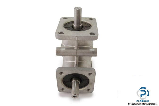 poggi-2002-r11-d12-3-way-right-angle-gearbox5_675x450