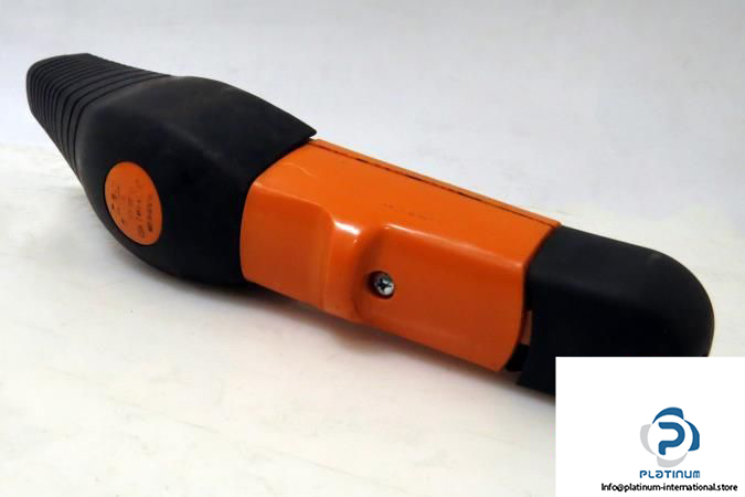 demag-773-300-44-control-pendant5_675x450