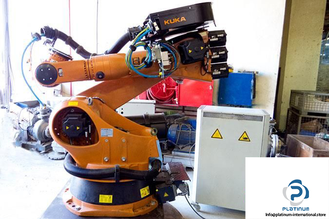 kuka-kr-210-l-180-2-2000-industrial-robot3_675x450