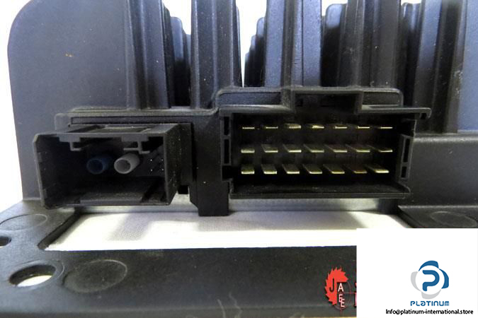 mercedes-benz-a-169-820-80-89-amplifier-harman-becker-automotive-systems5_675x450