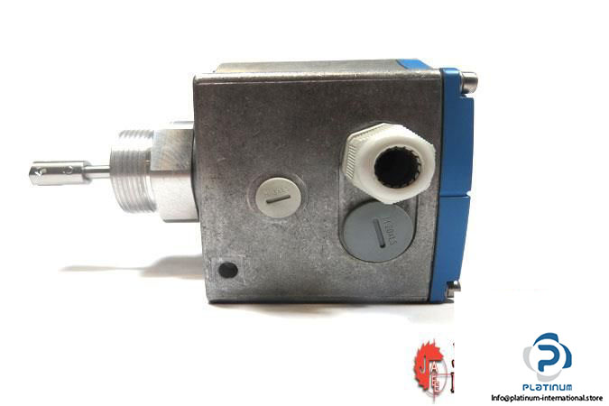 sick-mba210xaa1n1-x00090-level-indicator-with-rotating-paddle-for-bulk-materials4_675x450