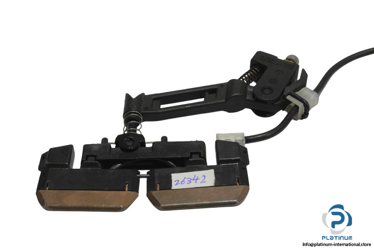 2511672_00-collector-carbon-brush-(new)-1