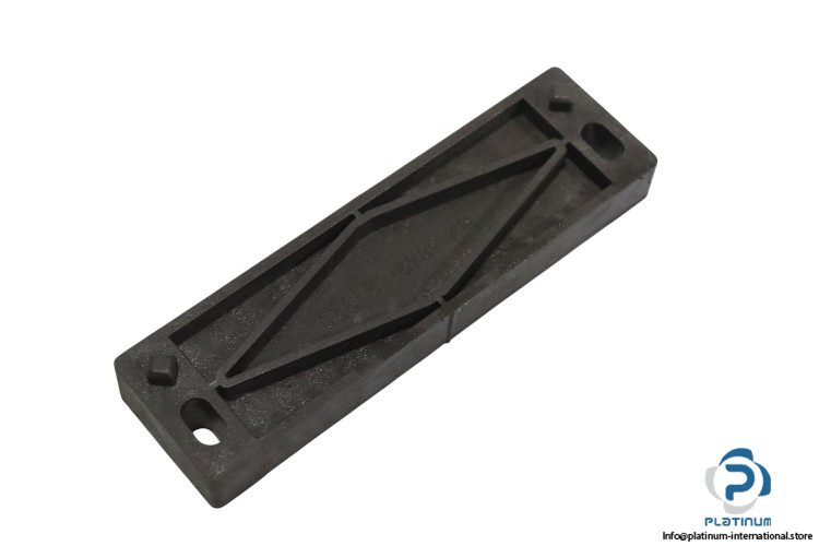 BZ5042-82V920-plastic-separator(new)-1
