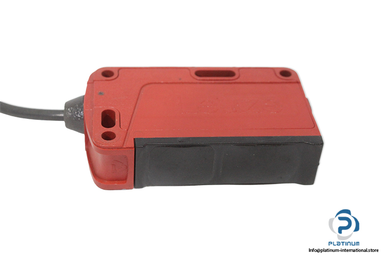 leuze-HRT-46B_66.200-S12-light-scanner-sensor-with-background-suppression-(New)-1
