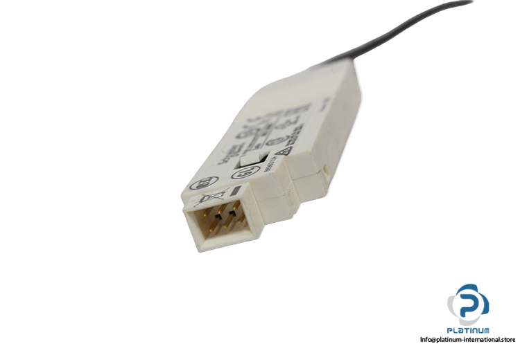 schneider-SR2-USB01-connecting-cable-(New)-1