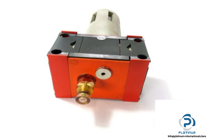 metal-work-3681001-lubricator4_675x450