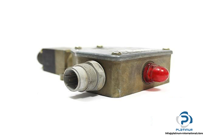 rexroth-hed-1-oa-40350-k6l24-piston-type-pressure-switch4_675x450