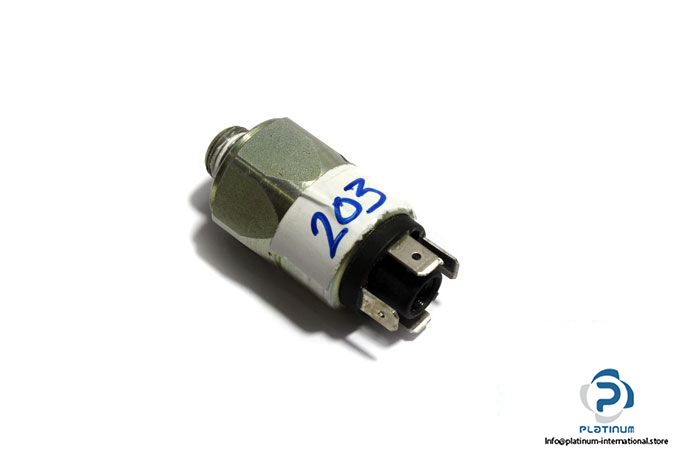 6-0-805803-pressure-switch-2