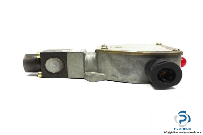 rexroth-r900435578-piston-type-pressure-switch3_675x450
