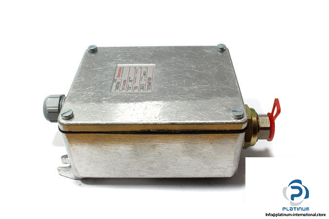 barksdale-b1t-h12ss-bourdon-tube-switch-2