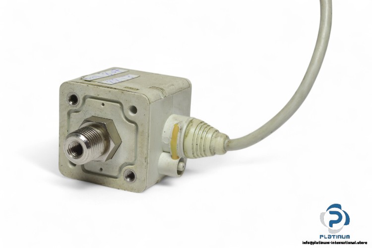 smc-ZSE40-01-62L-vacuum-switch(used)-1