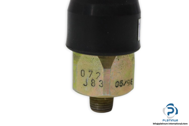 VMF2-F.0-pressure-switch-(used)-1