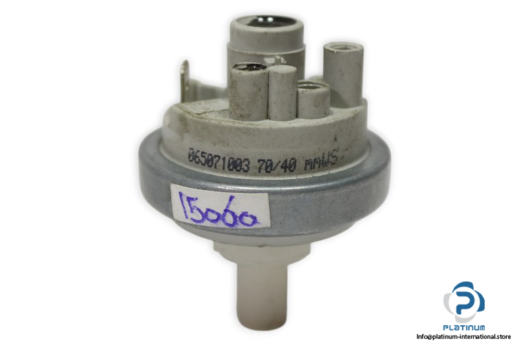 065071003-pressure-switch-(used)-1