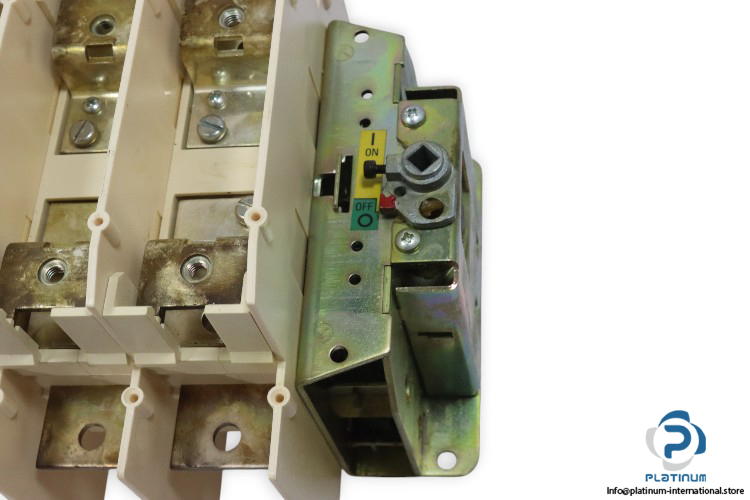 hubbell-UFS200-switch-fuse-(new)-3