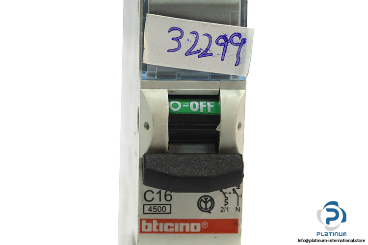 bticino-f881na-16-circuit-breaker(new)-1