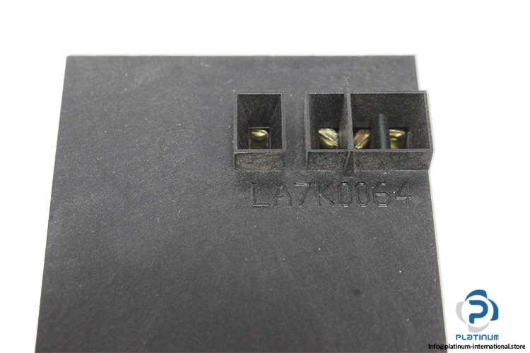 telemecanique-LA7-K0064-terminal-block-(New)-1