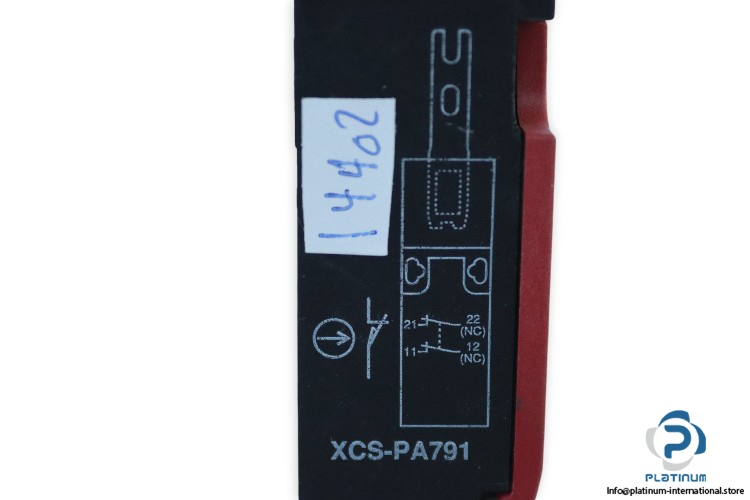 telemecanique-XCS-PA791-safety-switch-(New)-2