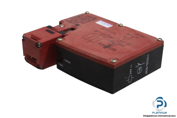 telemecanique-XCS-TE7311-safety-switch-(new)-1