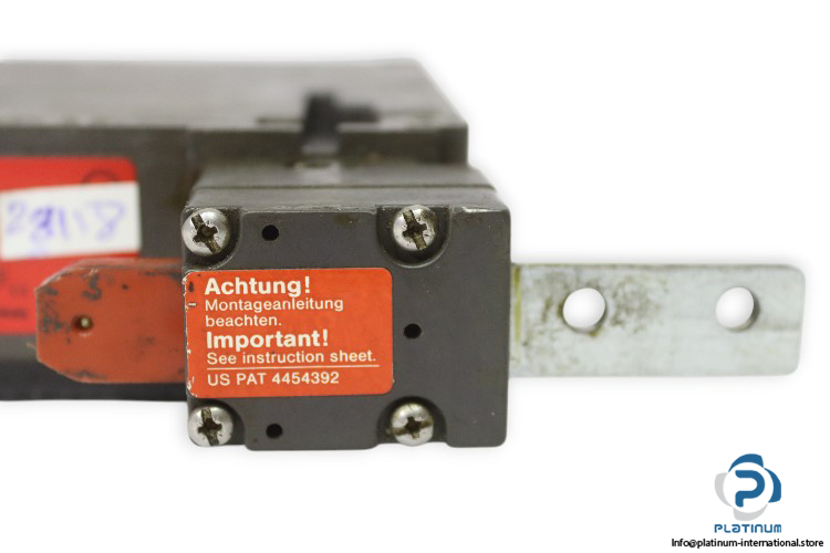 euchner-tz1re024rc18vab-c1826-safety-switch(used)-3