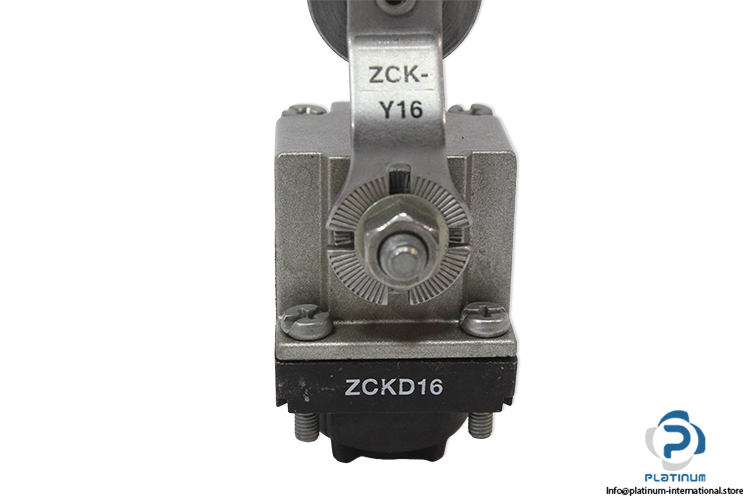 telemecanique-ZCKD16-limit-switch-head-(New)-1